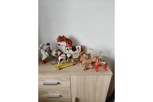 verzameling oude speelgoed paardjes