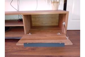 Nette TV kast houtlook