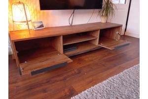 Nette TV kast houtlook