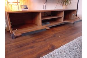 Nette TV kast houtlook