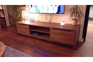 Nette TV kast houtlook