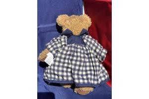 Schattig beertje met geblokt jurkje en strik 20 cm