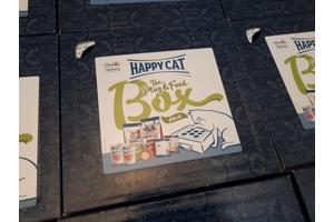 Pallet vol Happy Cat the play & food Box