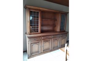 Eettafel met 6 stoelen.  Opbergrek CD's/Video's....