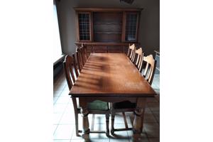 Eettafel met 6 stoelen.  Opbergrek CD's/Video's....