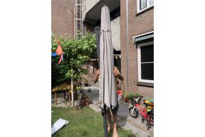 Parasol met vaste voet