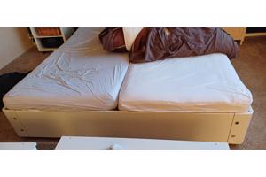 Twee boxspring eenpersoonsbedden 90x200 evt met ombouw