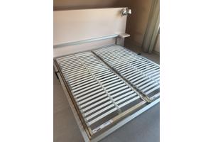 2 elektrisch verstelbare lattenbodems en 2 matrassen