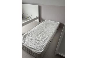 2 elektrisch verstelbare lattenbodems en 2 matrassen