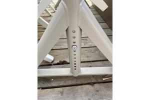 Bureau met onderstel