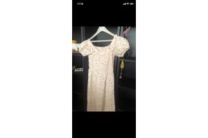 Bloemen lange zomerse lange jurk met gepofte mouwen