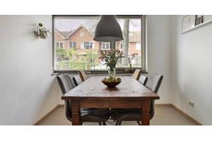 Mooie robuuste eettafel 6-8 personen