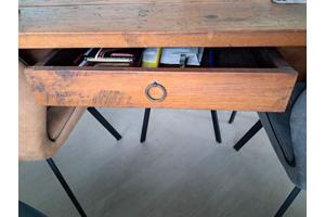 Mooie robuuste eettafel 6-8 personen