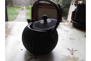 Mooi theepotje in gietijzer