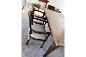 Vijf (5) antieke houten stoelen met kussens