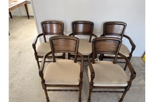 Vijf (5) antieke houten stoelen met kussens
