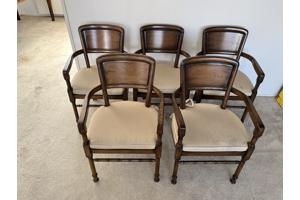 Vijf (5) antieke houten stoelen met kussens