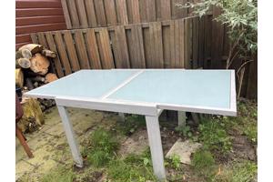 Tafel van glas en staal (ook kleiner te maken)