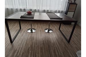 Eettafel vierkante poten