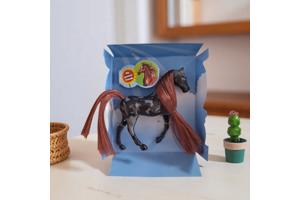 Little horse speelpaard zwart grijs bruine haren camouflage