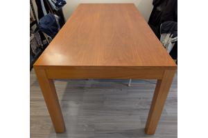 Mooie grote eettafel (bruin)