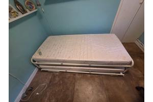 metalen bed met onderbed 90x 200 cm (zonder matrassen)