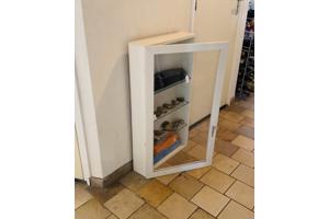 Vitrinekastje (gebruikt) te koop