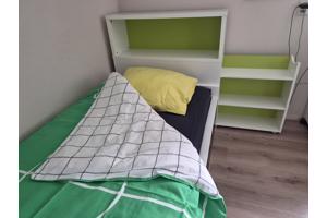Bed met hoofdeinde en opberger