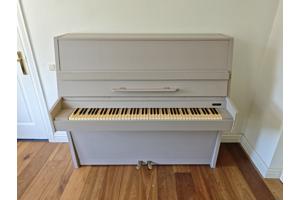Piano - ongestemd - alle toetsen werken
