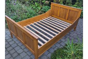 Antiek handgemaakt bed