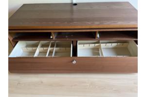 Mooi tv meubel met handige vakken IKEA