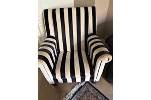 2 FAUTEUILS OM OPNIEUW TE BEKLEDEN
