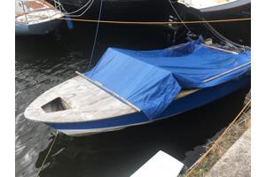Nogmaals Casco van oud speedbootje Deens ontwerp jaren 60 opknapper!