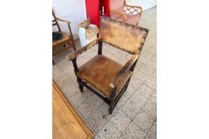 Leren eetkamer stoelen en eettafel