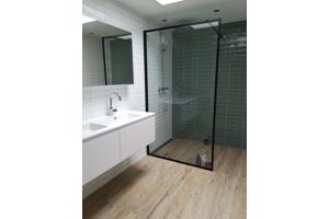 7,5x30 groene handvormtegels in mat en glans uit voorraad