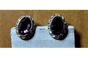 Vier  paar clip oorbellen diverse kleuren en soorten oud