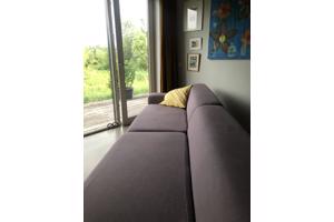 Lange bank in twee delen