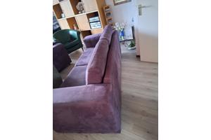 3-zits bankstel kleur paars. Zo goed als nieuwe. 7 jaar oud