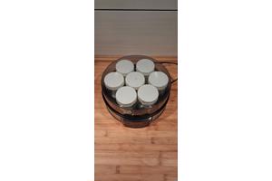 Yoghurt maker