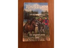 Pony Friends omnibus  : de vergeten pony &#x2B; spijt !