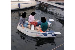 Rubberboot met toebehoren peddels en pomp