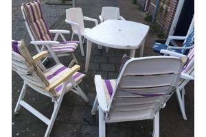 Comfortabele tuinset, ovale tafel  4 verstelbare stoele hoge rug met goede kussens en 3 stoelen lage rug