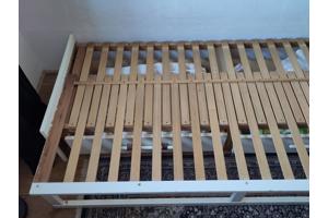 Bed. Uitschuifbaar tot tweepersoons