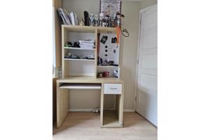 Bureautje met uitschuif plank