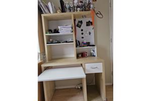 Bureautje met uitschuif plank