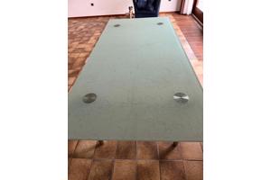 Glazen eettafel