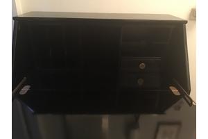 Zwart bureautje hoog 105 cm, diep 46 cm, breed 91 cm