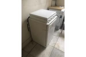 Koelkast en gasfornuis