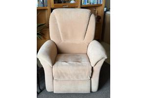 2 relaxstoelen (waarvan 1 met massagefunctie)