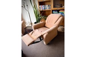 2 relaxstoelen (waarvan 1 met massagefunctie)